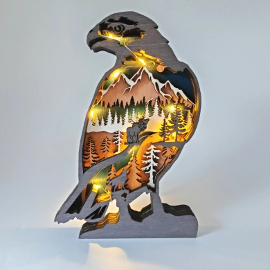 Sculpture rapace des montagnes en bois