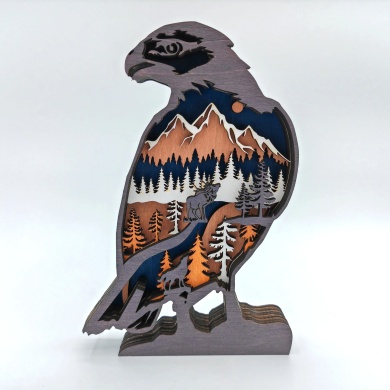 Sculpture rapace des montagnes en bois
