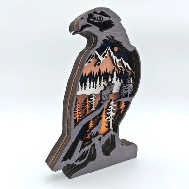 Sculpture rapace des montagnes en bois