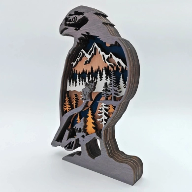 Sculpture rapace des montagnes en bois