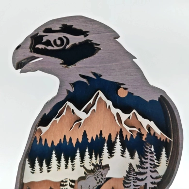Sculpture rapace des montagnes en bois