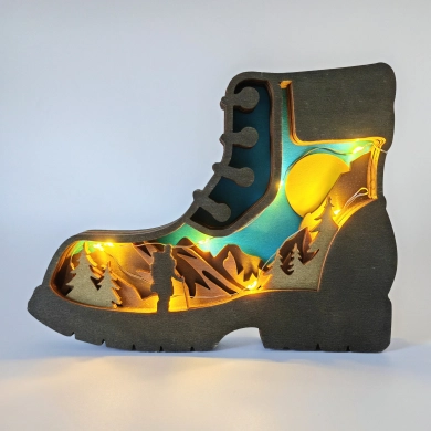 Sculpture botte de randonnée en bois