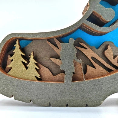 Sculpture botte de randonnée en bois