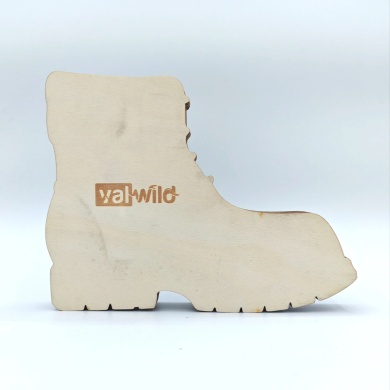Sculpture botte de randonnée en bois