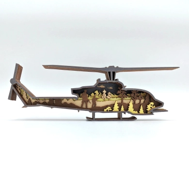 Sculpture hélicoptère en bois