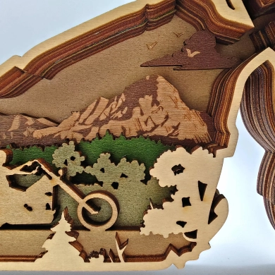 Sculpture moto en bois