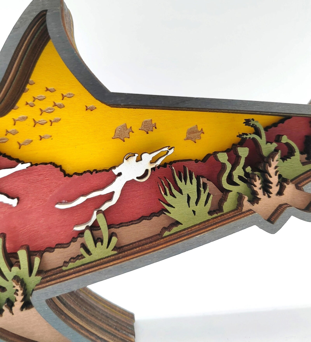 Sculpture requin en bois