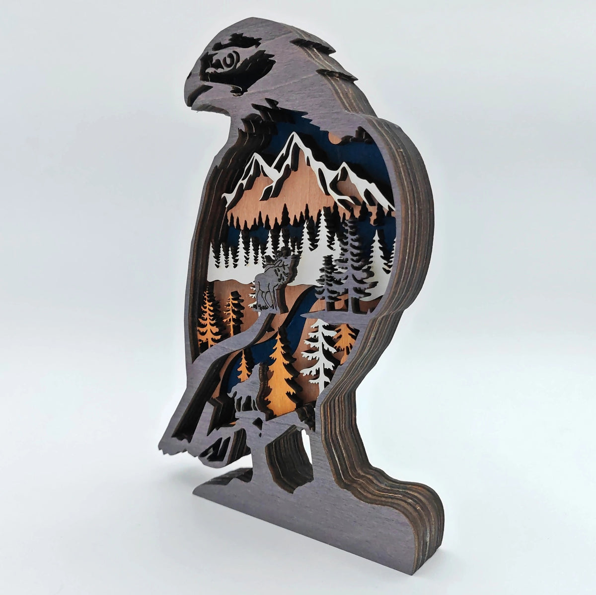 Sculpture rapace des montagnes en bois
