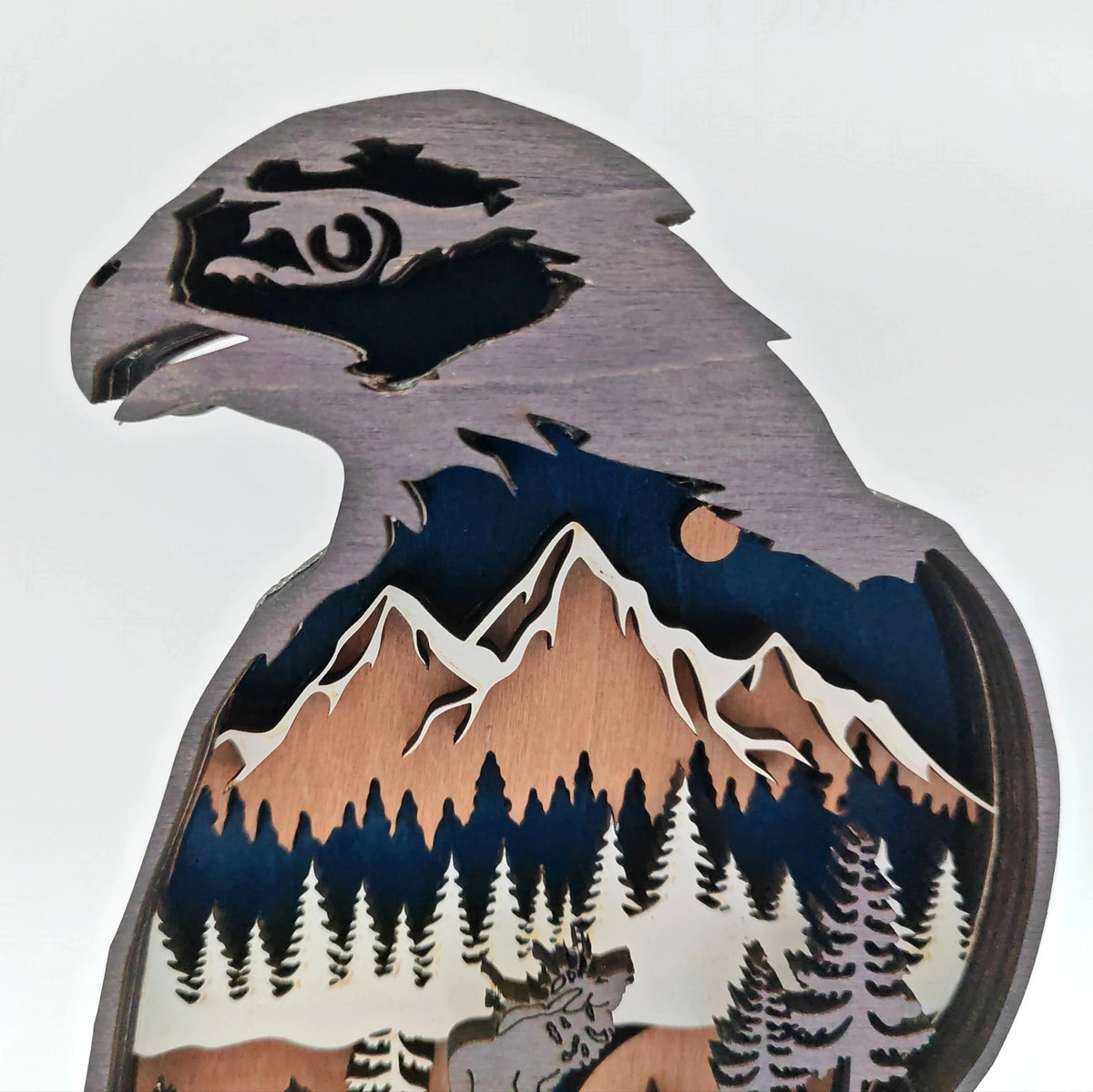 Sculpture rapace des montagnes en bois