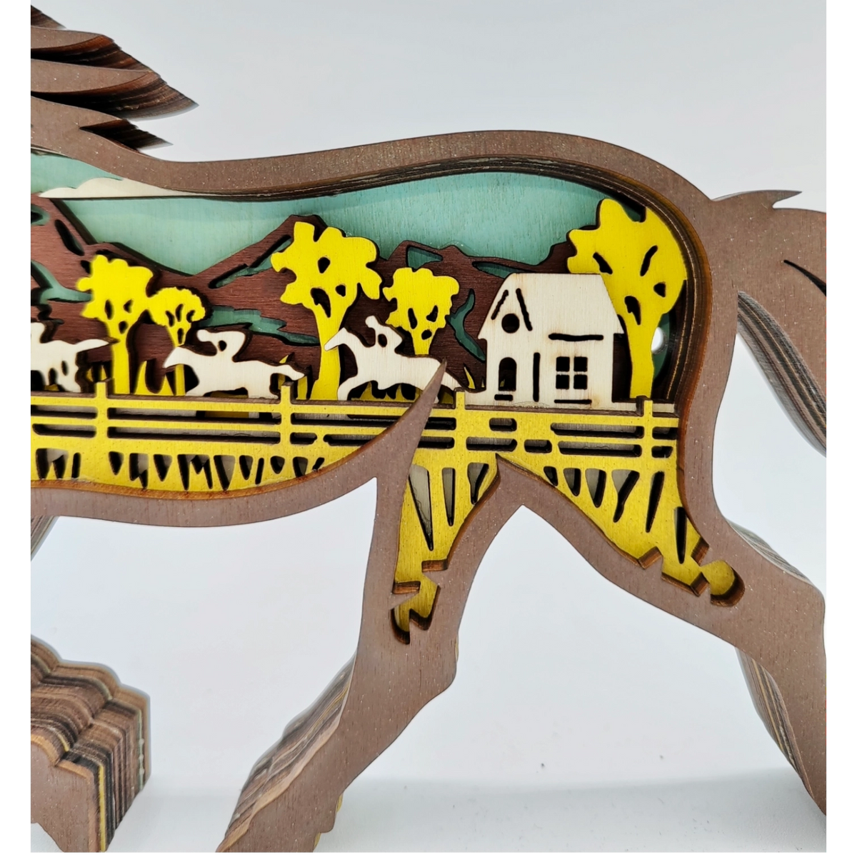 Sculpture cheval de course en bois