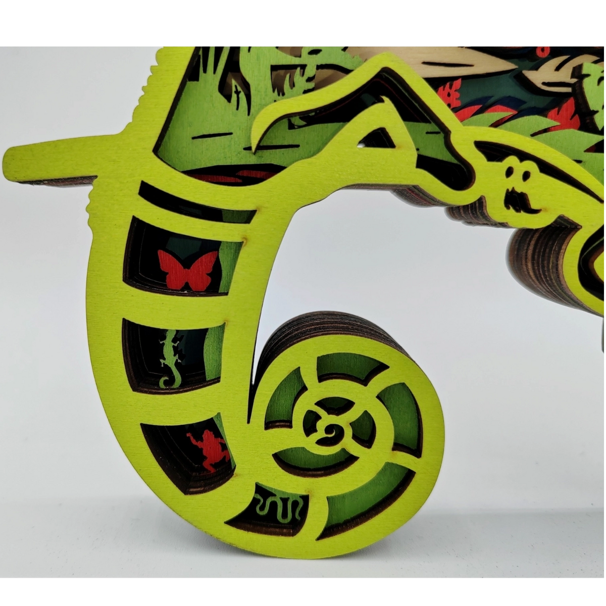 Sculpture caméléon en bois