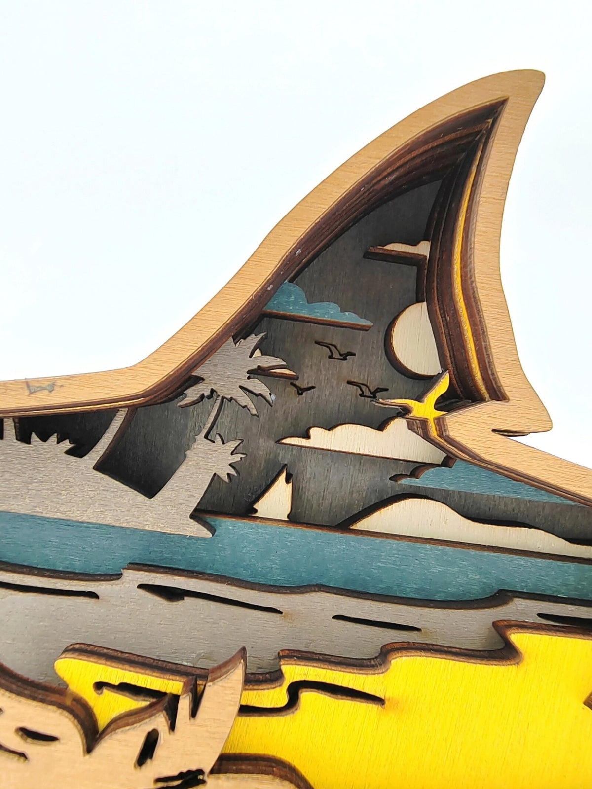 Sculpture requin en bois