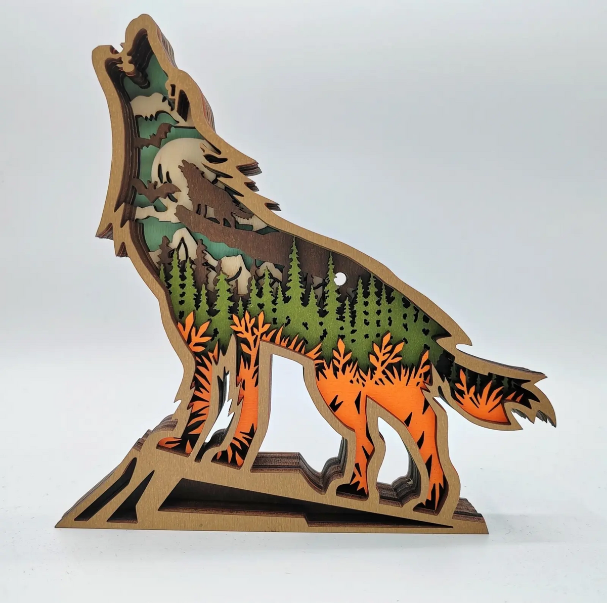 Sculpture loup hurlant en bois