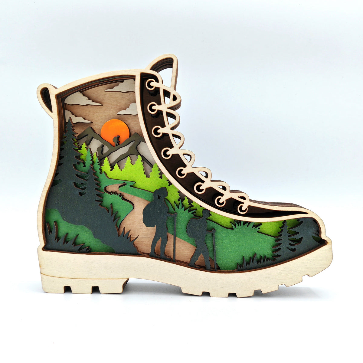 Sculpture chaussure de randonnée en bois