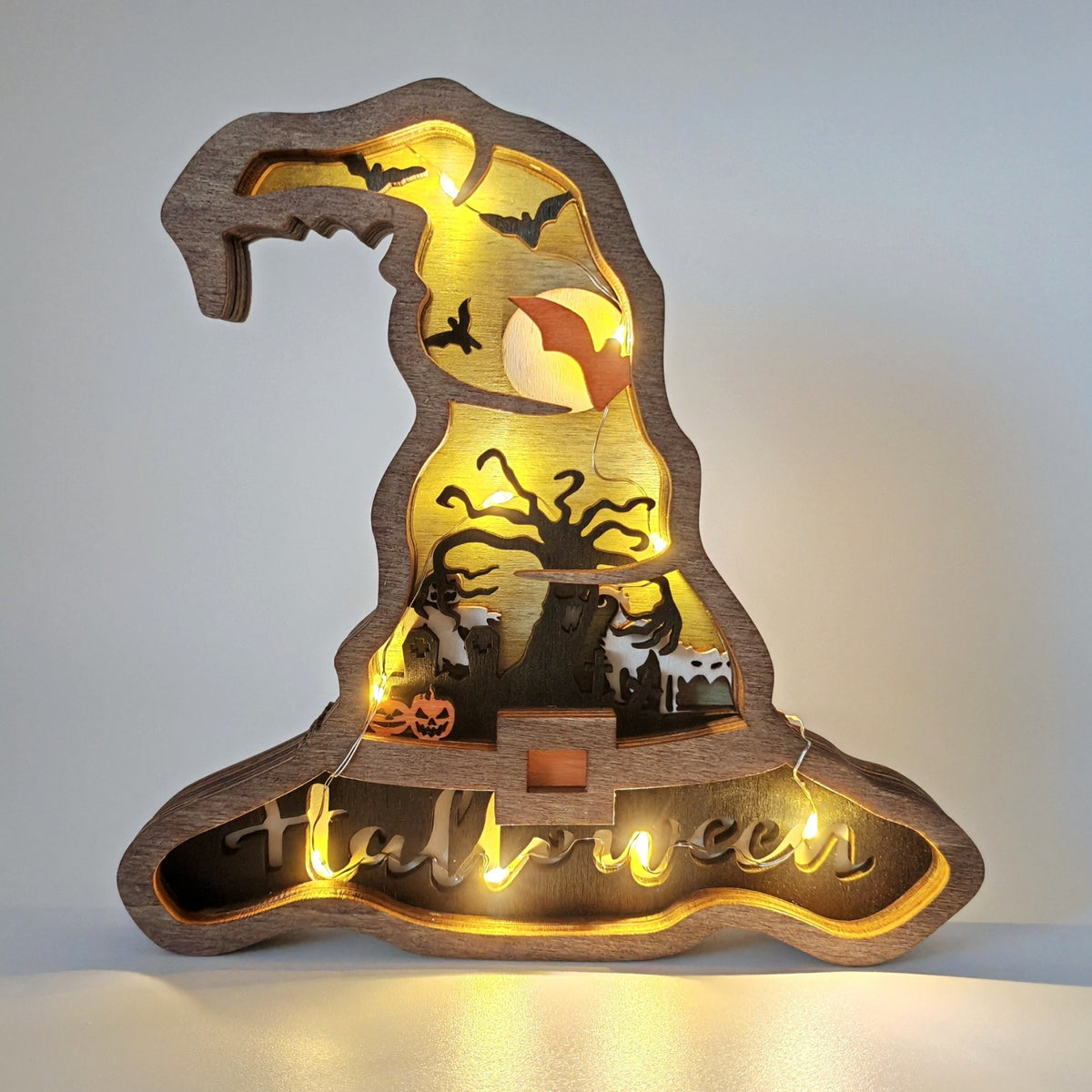 Sculpture chapeau de sorcière en bois