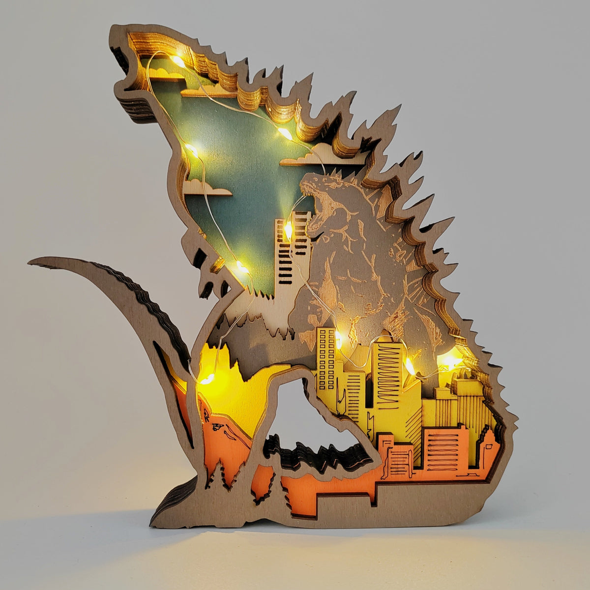 Sculpture monstre géant en bois