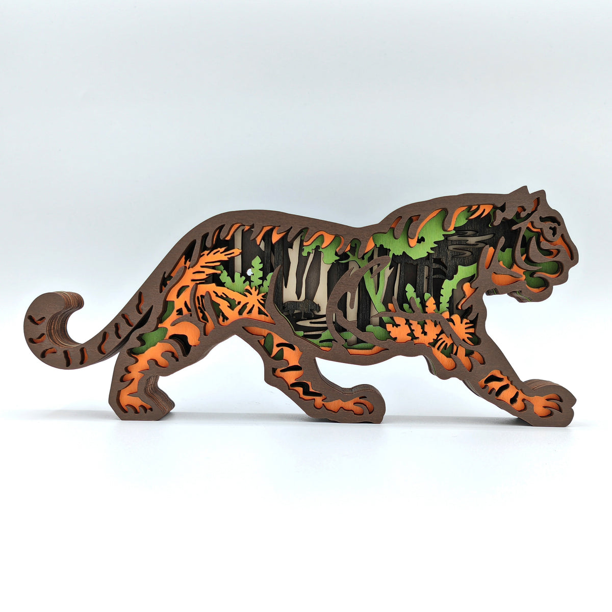 Sculpture tigre rugissant en bois