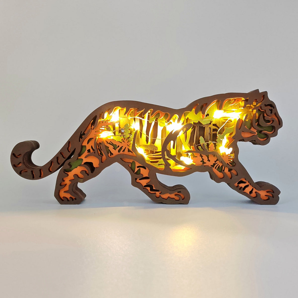 Sculpture tigre rugissant en bois