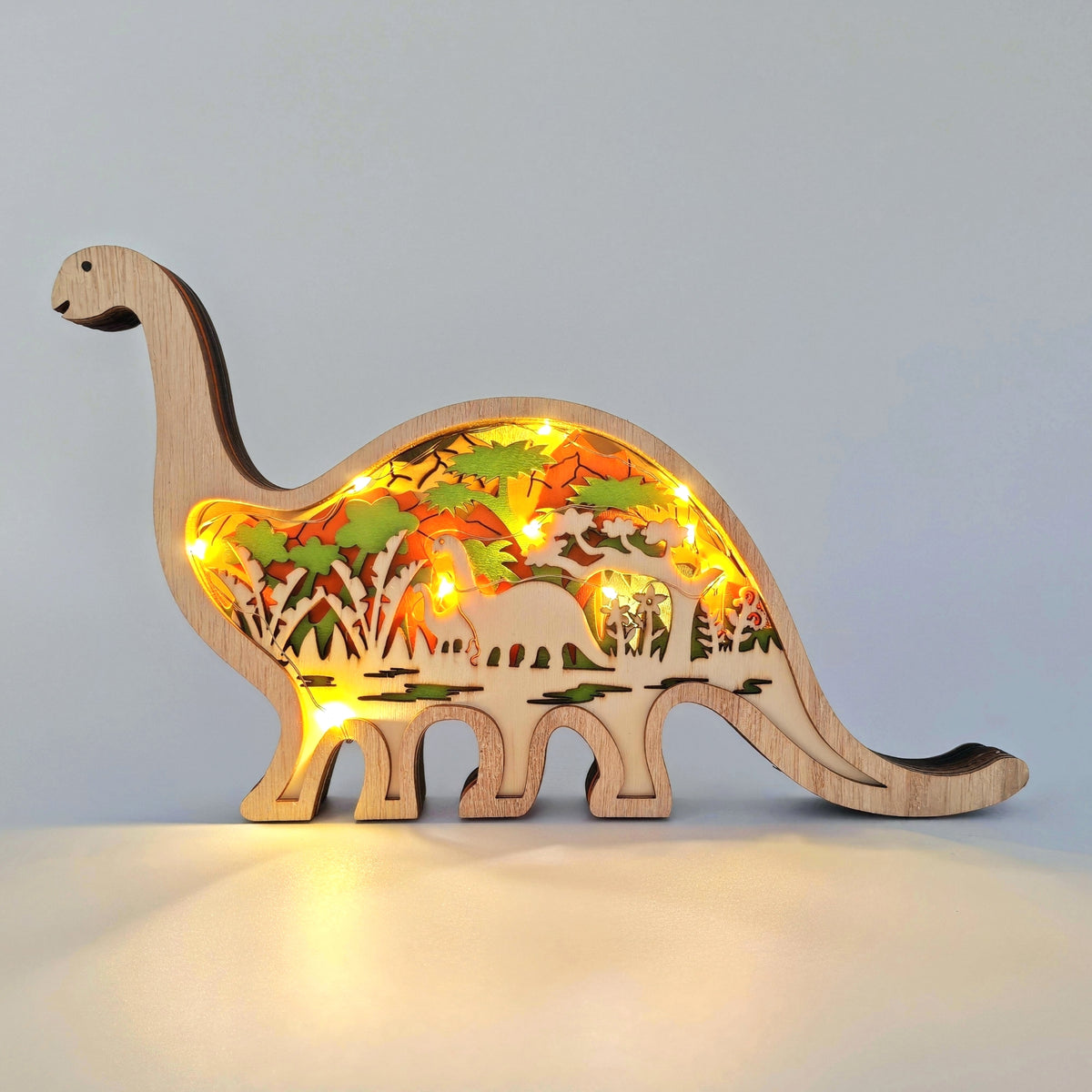 Sculpture brachiosaure vert en bois